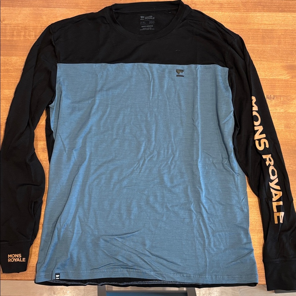 Mons Royale Yotei.    100% Merino Long-sleeved base layer.